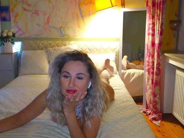 MisssMira webcam