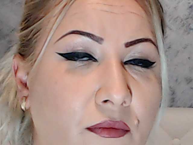 ClaudieTaylon live cam on BongaCams