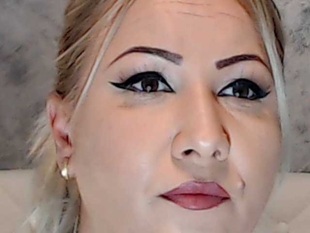 ClaudieTaylon live cam on BongaCams