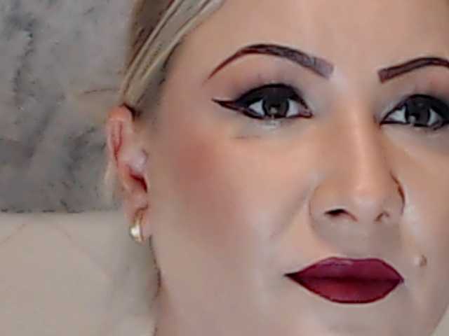 ClaudieTaylon live cam on BongaCams