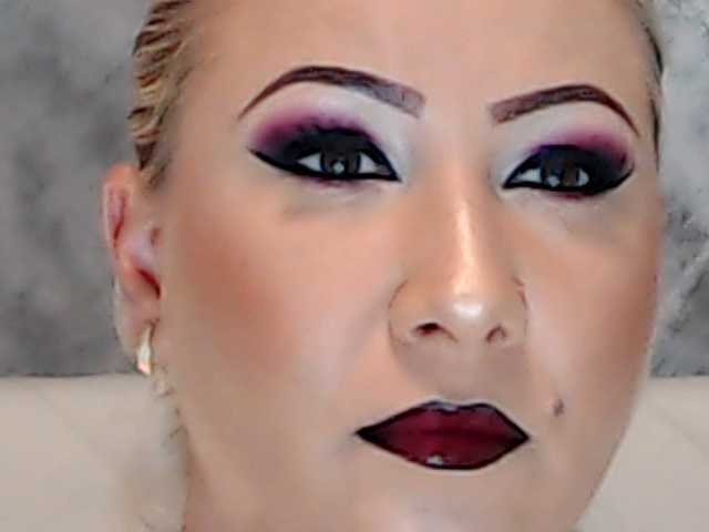 ClaudieTaylon live cam on BongaCams