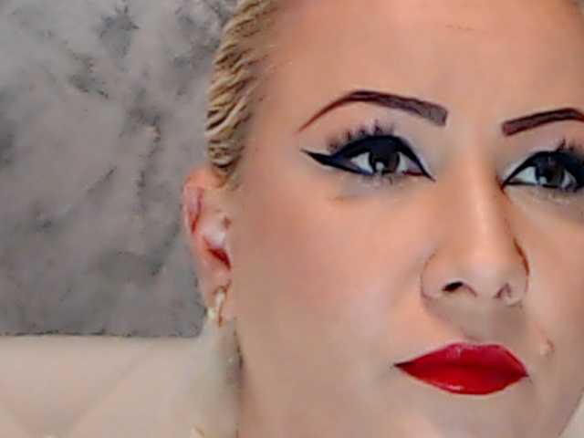 ClaudieTaylon live cam on BongaCams