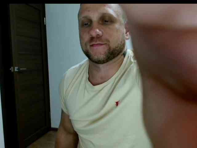 B-L-O-N-D Sex Cam Show