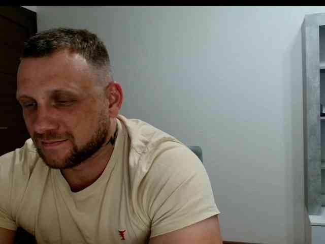 B-L-O-N-D Sex Cam Show
