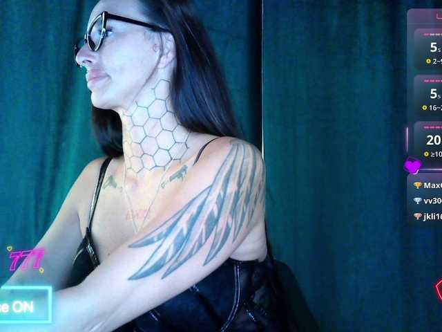 tattooedKika live webcam show