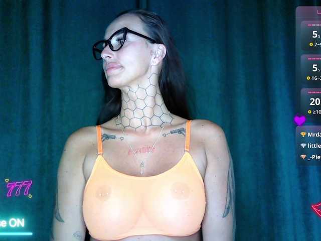 tattooedKika live webcam show