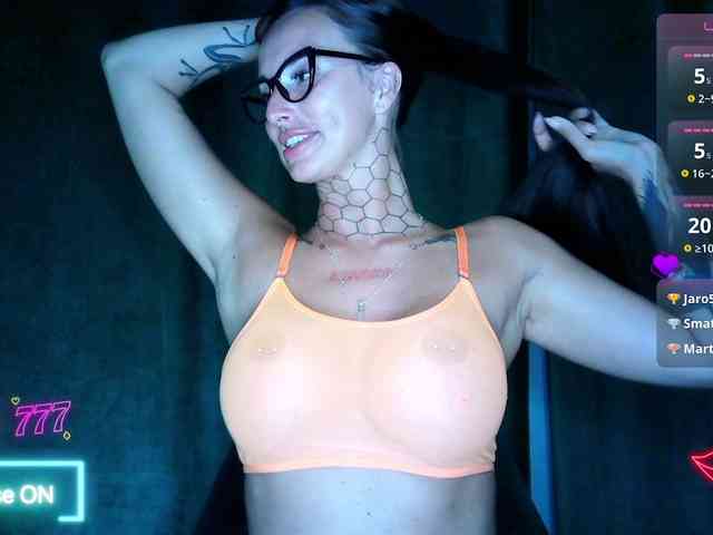tattooedKika webcam