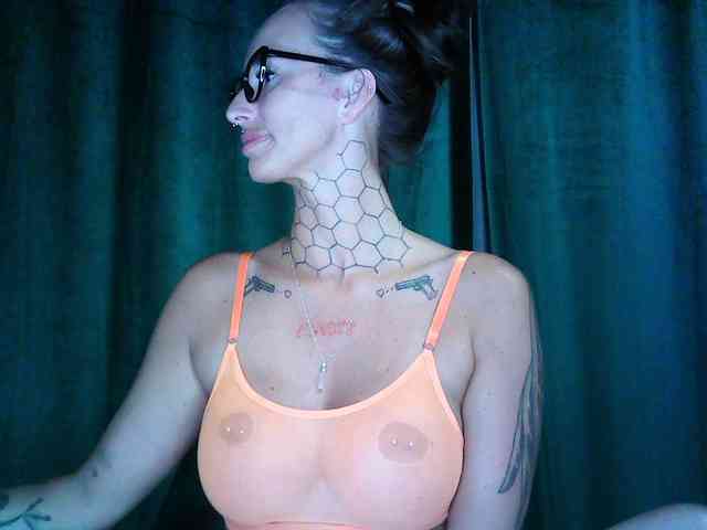 tattooedKika webcam
