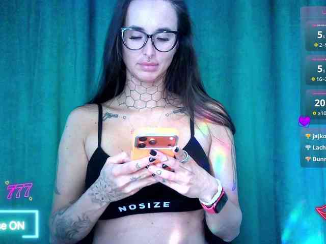 tattooedKika webcam
