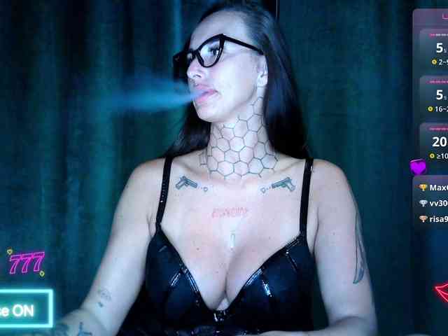 tattooedKika webcam