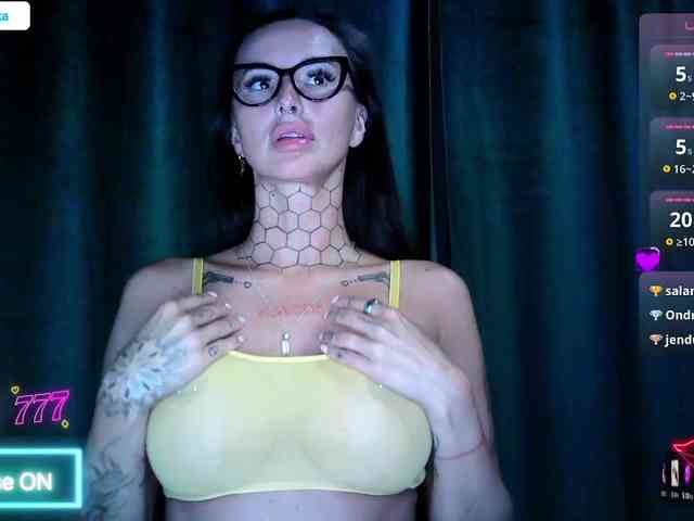 tattooedKika webcam