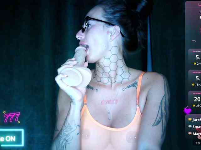 tattooedKika webcam