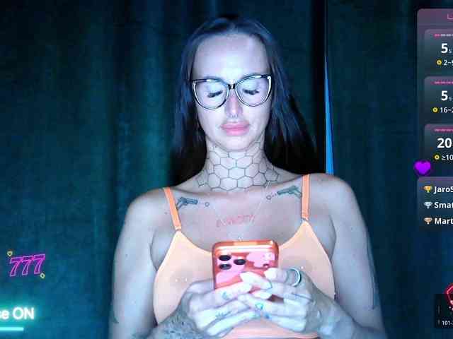 tattooedKika webcam