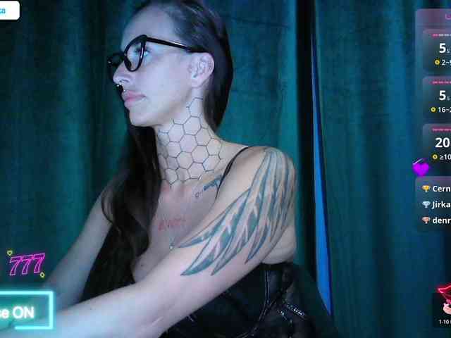 tattooedKika webcam