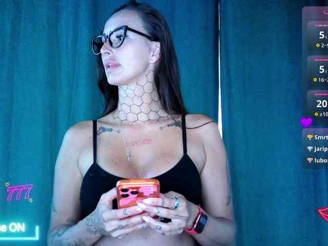 tattooedKika webcam