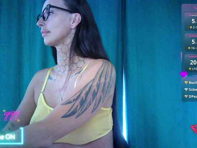 tattooedKika webcam