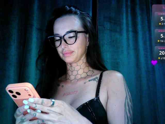 tattooedKika webcam