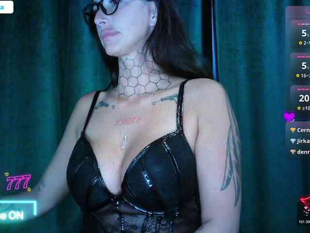 tattooedKika webcam