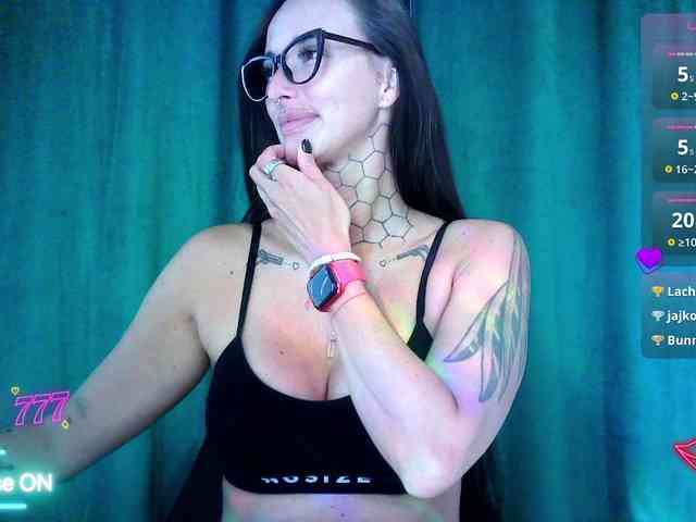 tattooedKika webcam