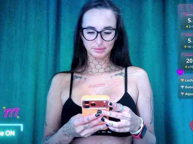 tattooedKika webcam