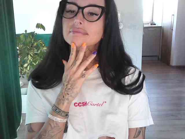 tattooedKika webcam