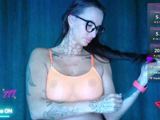 tattooedKika webcam