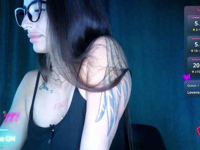 tattooedKika webcam