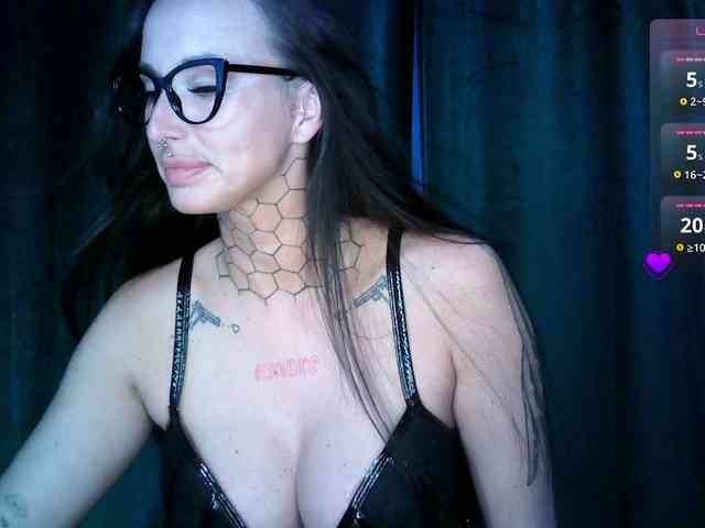 tattooedKika webcam