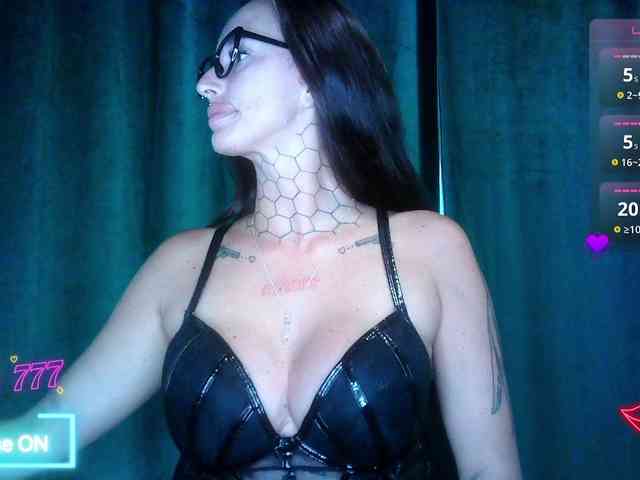 tattooedKika webcam