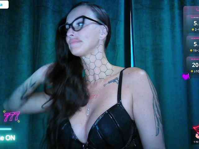 tattooedKika webcam