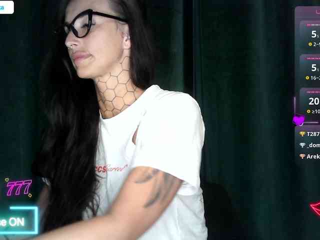 tattooedKika webcam