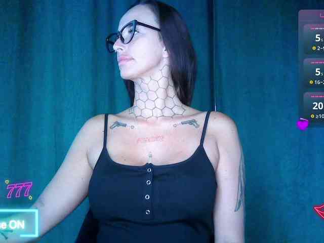 tattooedKika webcam