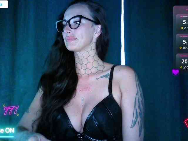 tattooedKika webcam