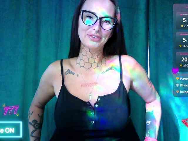 tattooedKika webcam