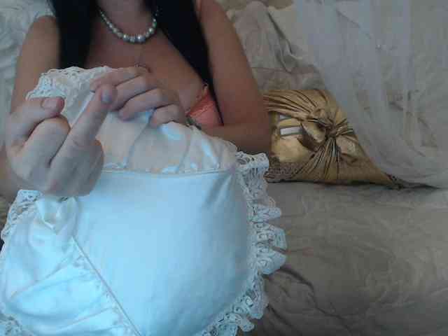 MadinaGold777 webcam
