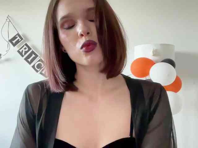 Модель: StacyLuxxe