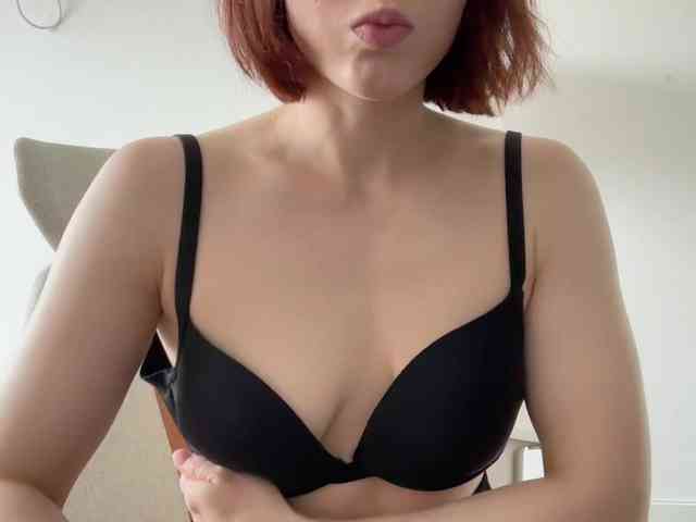 StacyLuxxe webcam
