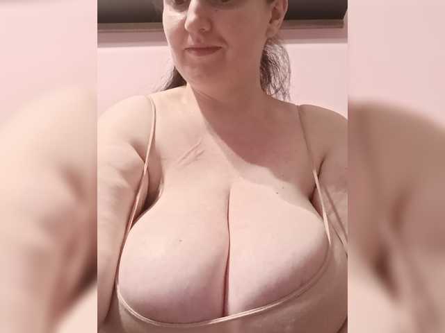LadyAlma live cam on BongaCams