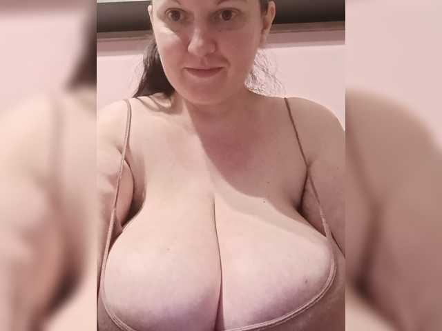 LadyAlma live cam preview