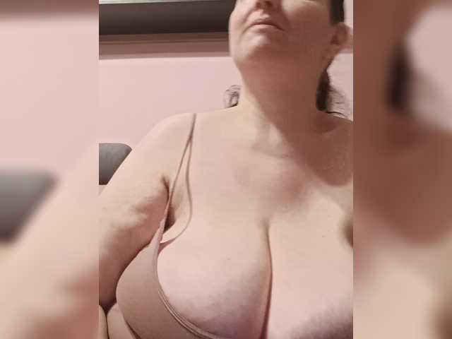 le modèle LadyAlma est en webcam porno dans un show sur le site bongacams, il possède les tags suivants: White/Caucasian,Brunette,Hairy