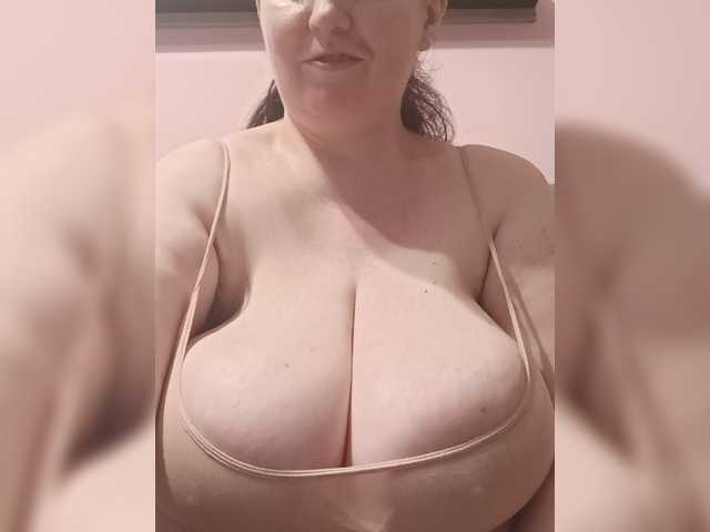 LadyAlma live cam on BongaCams