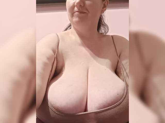 LadyAlma live cam on BongaCams