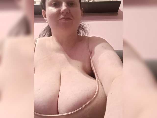 LadyAlma's BongaCams show and profile