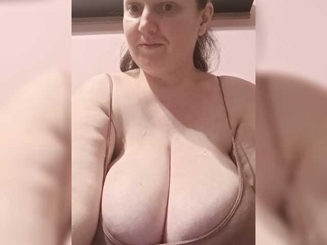 le modèle LadyAlma est en webcam porno dans un show sur le site bongacams, il possède les tags suivants: White/Caucasian,Brunette,Hairy