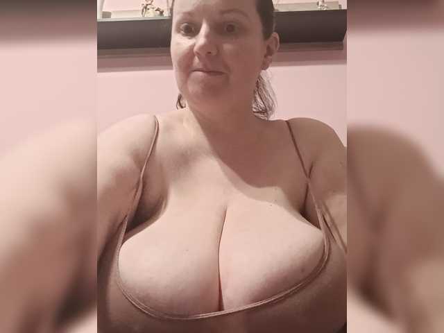 Profile and Statistics for LadyAlma on BongaCams