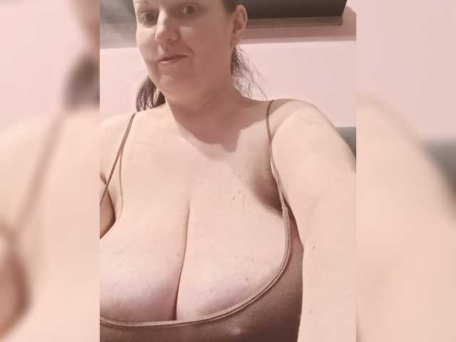 LadyAlma live cam on BongaCams