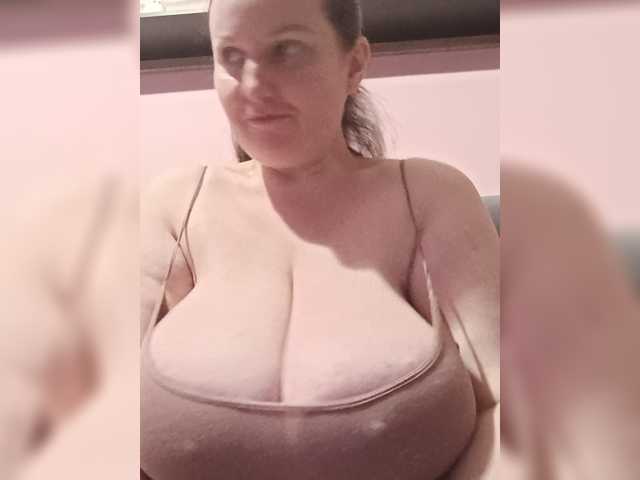 LadyAlma live cam preview