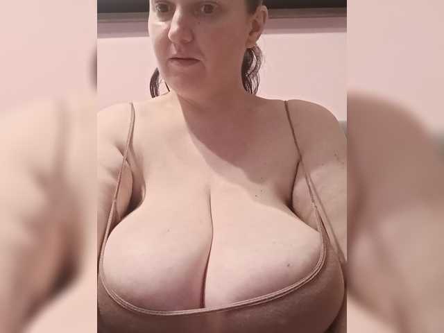LadyAlma live cam on BongaCams