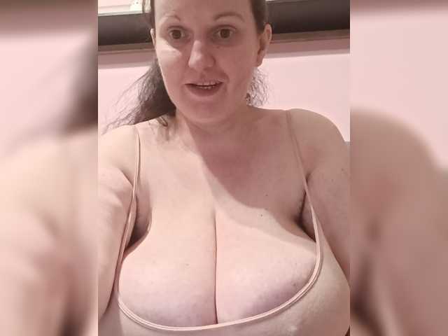 LadyAlma live cam preview