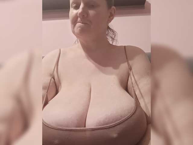LadyAlma live cam on BongaCams